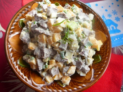Диетический мясной салат: легкие + кабачок