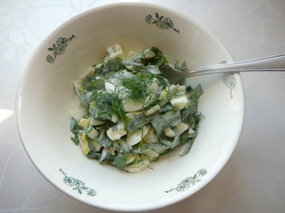 Походный салат из одуванчика
